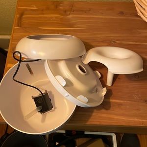 Cat or small dog water fountain